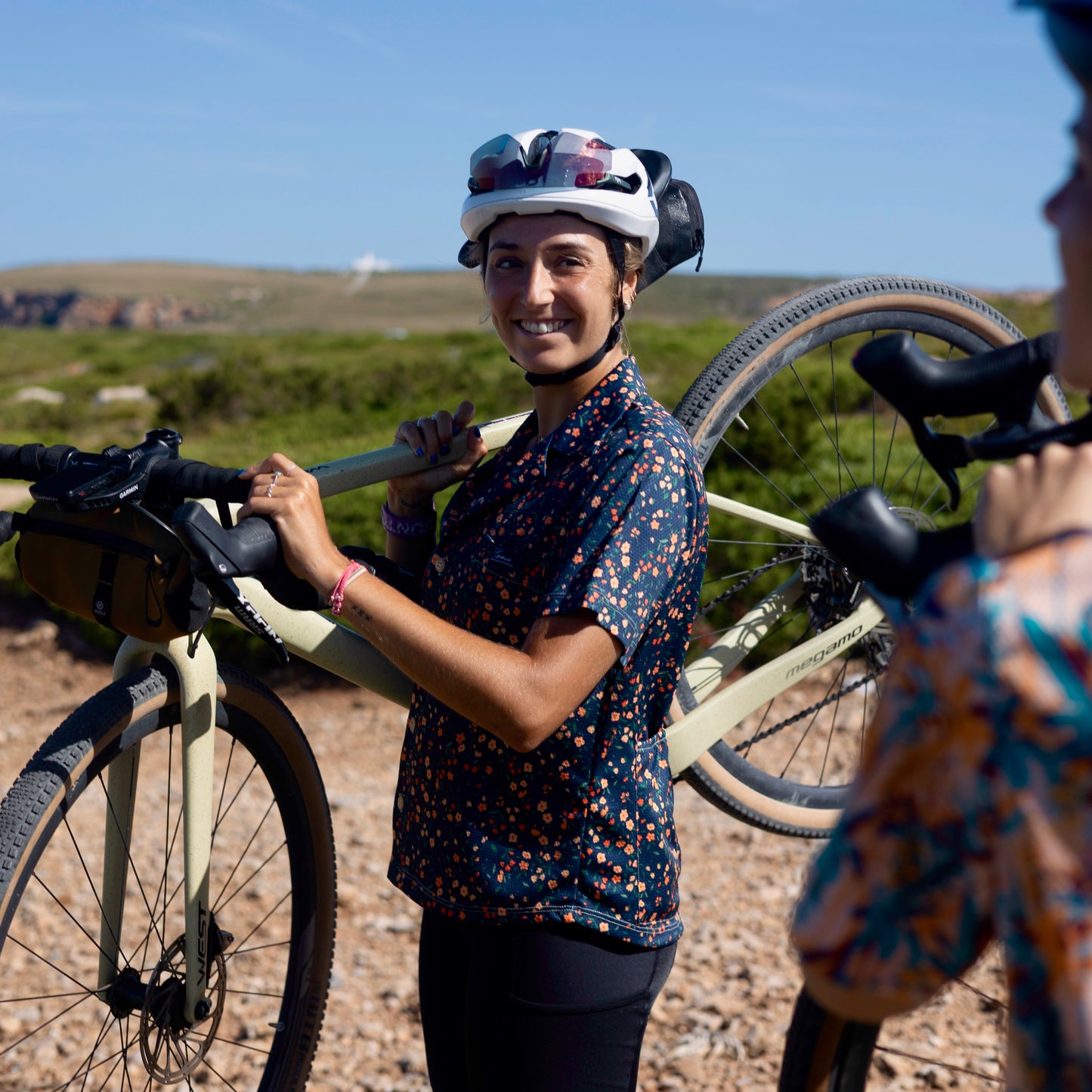 Pack Aloha (2 products): aloha cycling shirt + cycling jacket.