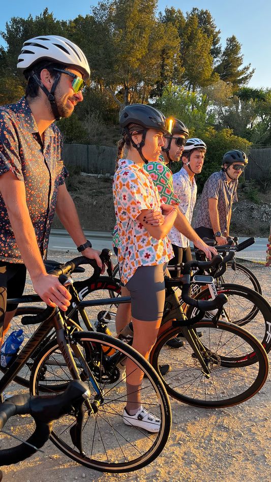 La combinación perfecta: Camisas Hawaianas y Ciclismo